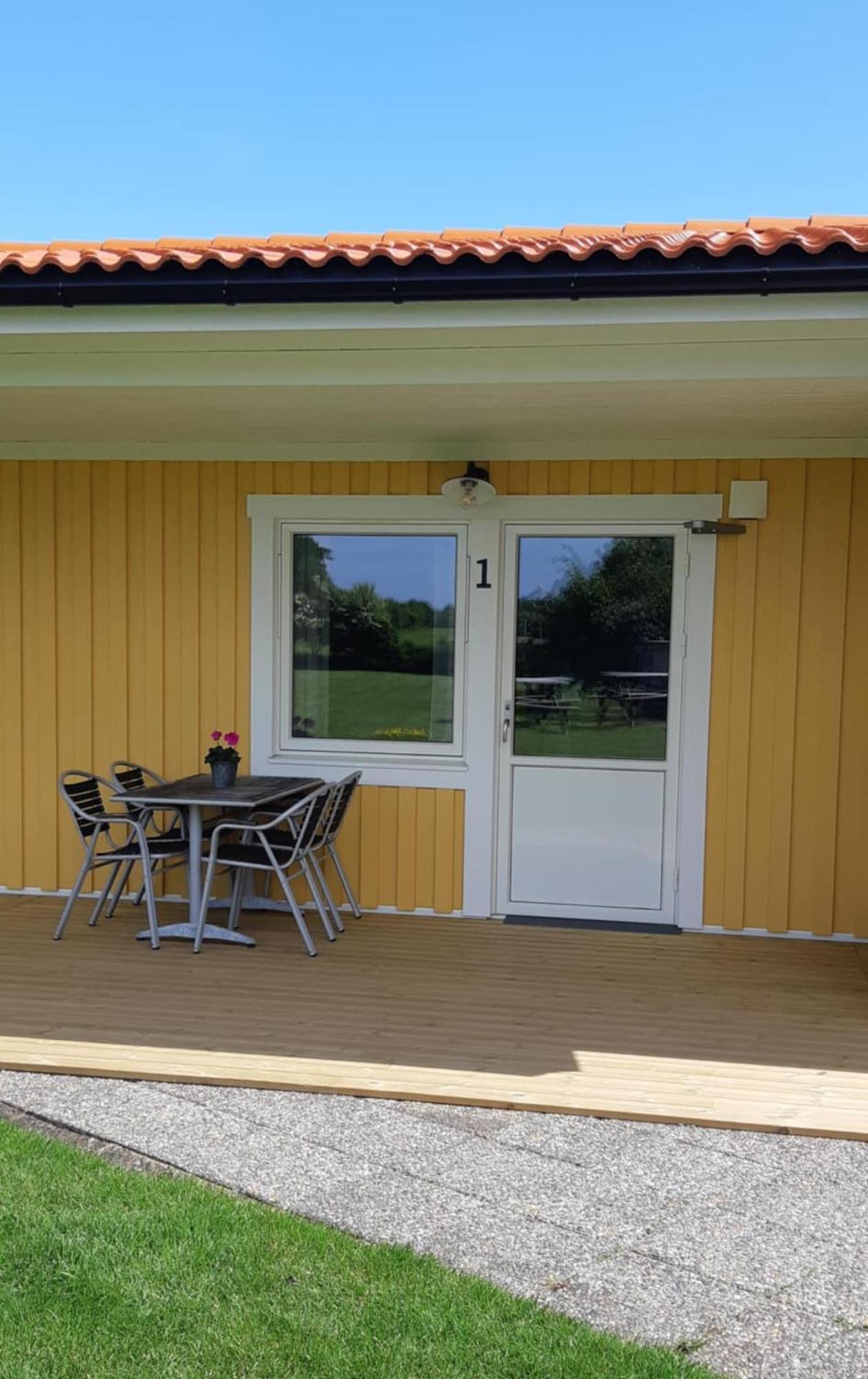 Bjoerkaengs Vandrarhem Tvaaker Exterior photo